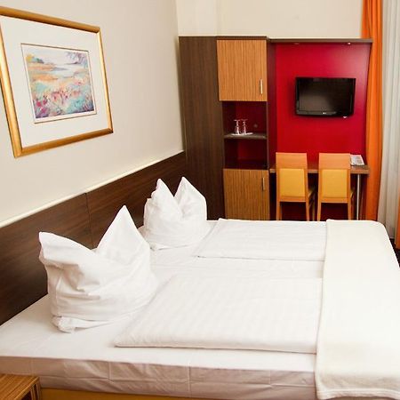 Hotel Tourist Frankfurt am Main Buitenkant foto