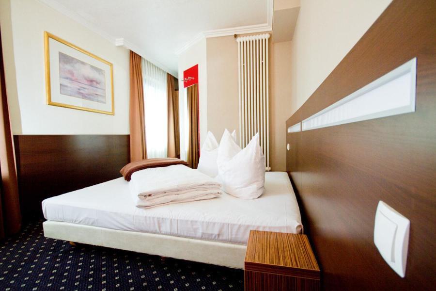 Hotel Tourist Frankfurt am Main Kamer foto