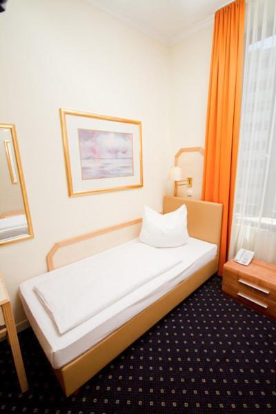 Hotel Tourist Frankfurt am Main Kamer foto